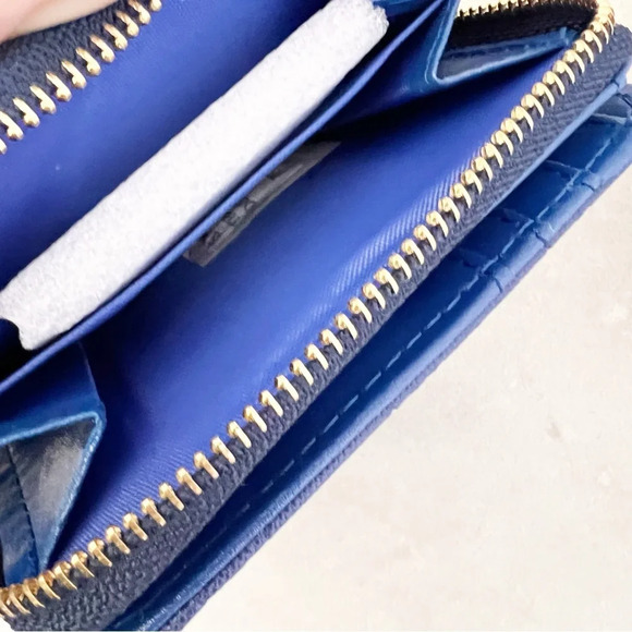 NWT Badgley Mischka Electric Blue Zip Around Wallet - Picture 4 of 5